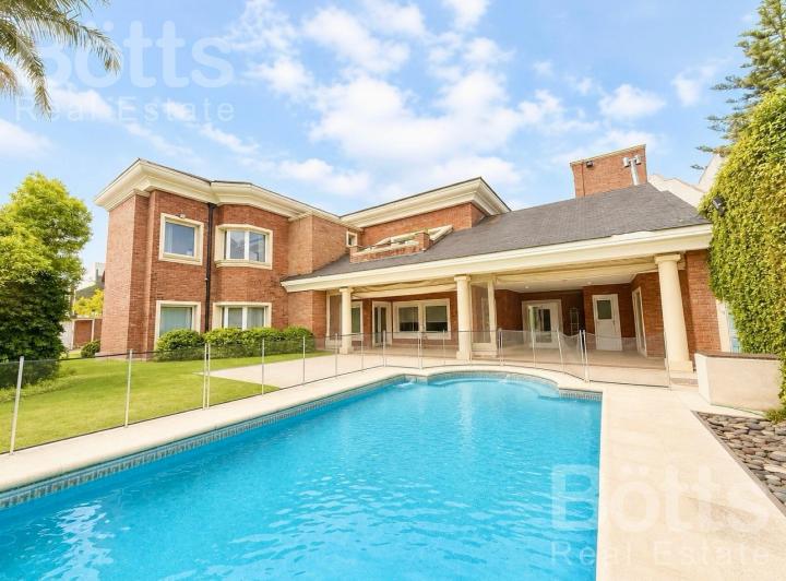 Casa · 720m² · 6 Ambientes · 6 Cocheras
