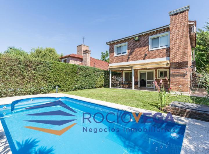 Casa · 360m² · 4 Ambientes · 2 Cocheras