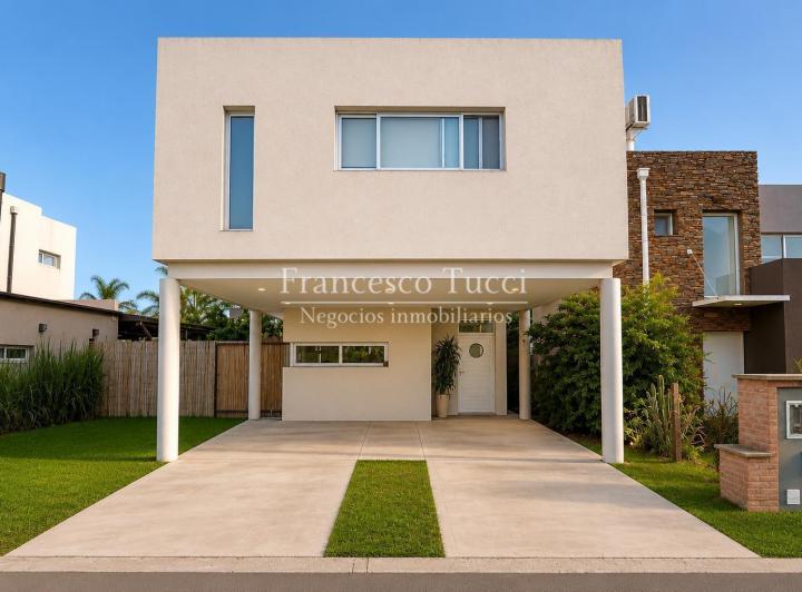 Casa · 246m² · 4 Ambientes · 4 Cocheras