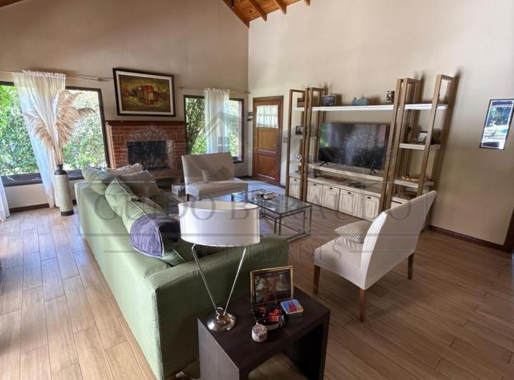 Casa · 154m² · 5 Ambientes · 2 Cocheras