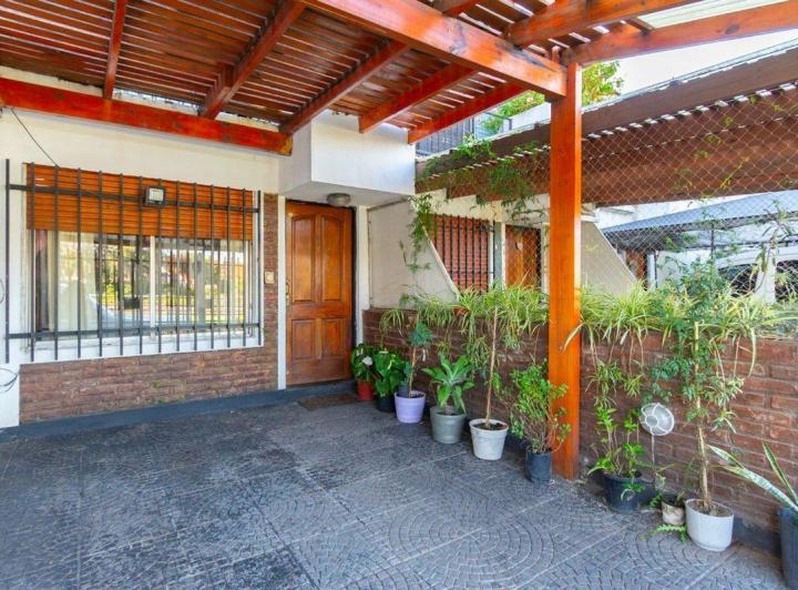 Casa · 71m² · 4 Ambientes · 1 Cochera