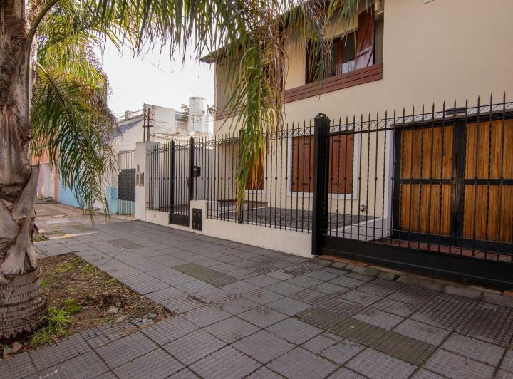 Casa · 220m² · 5 Ambientes · 2 Cocheras