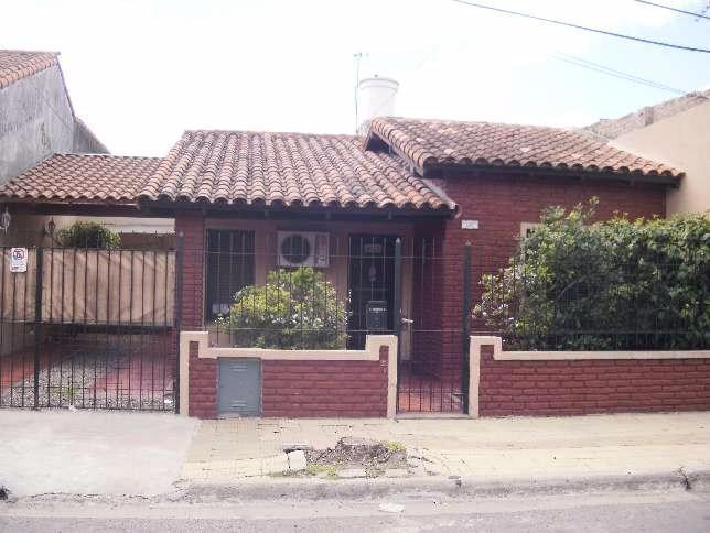 Casa · 180m² · 4 Ambientes · 1 Cochera