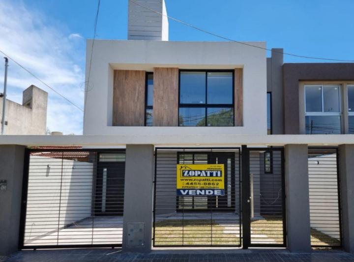 Casa · 160m² · 5 Ambientes · 2 Cocheras