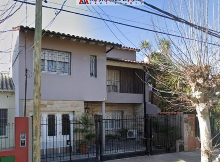 Casa · 270m² · 4 Ambientes · 2 Cocheras