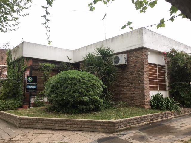 Casa · 95m² · 4 Ambientes · 1 Cochera