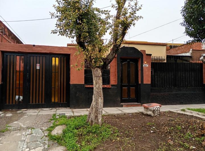 Casa · 130m² · 3 Ambientes · 2 Cocheras
