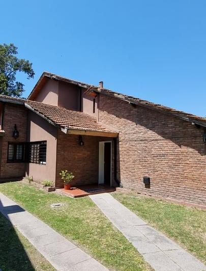 Casa · 145m² · 4 Ambientes · 3 Cocheras