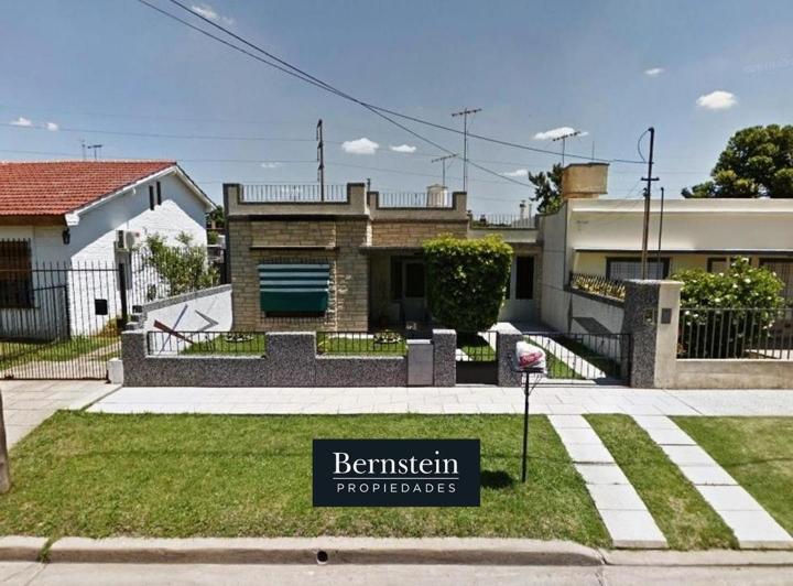 Casa · 85m² · 3 Ambientes · 2 Cocheras
