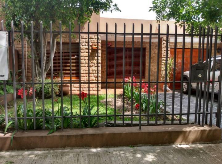 Casa · 220m² · 5 Ambientes · 3 Cocheras