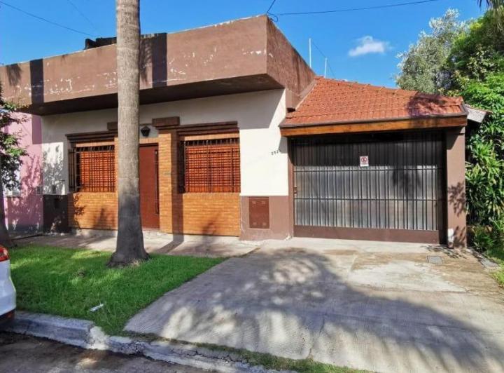Casa · 160m² · 5 Ambientes · 2 Cocheras