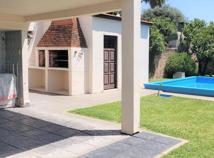 Casa · 106m² · 3 Ambientes · 4 Cocheras
