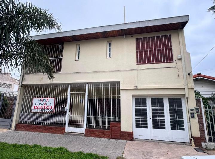 Casa · 200m² · 5 Ambientes · 1 Cochera
