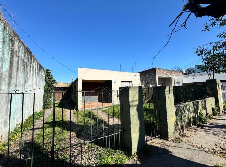 Casa · 337m² · 2 Dormitorios · 1 Cochera