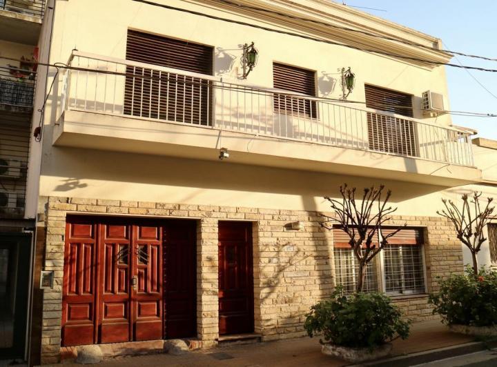 Casa · 170m² · 4 Ambientes · 2 Cocheras