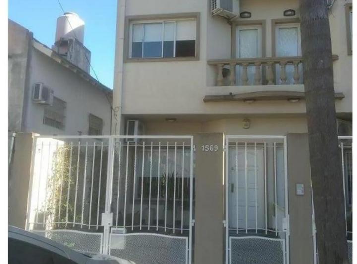Casa · 300m² · 4 Ambientes · 1 Cochera