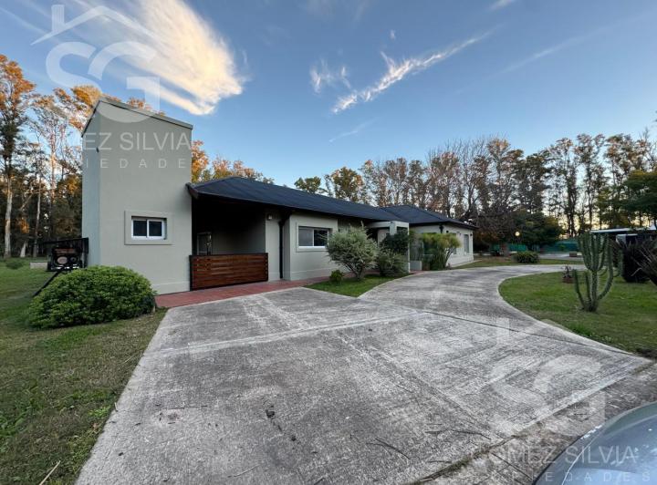 Casa · 240m² · 5 Ambientes · 2 Cocheras