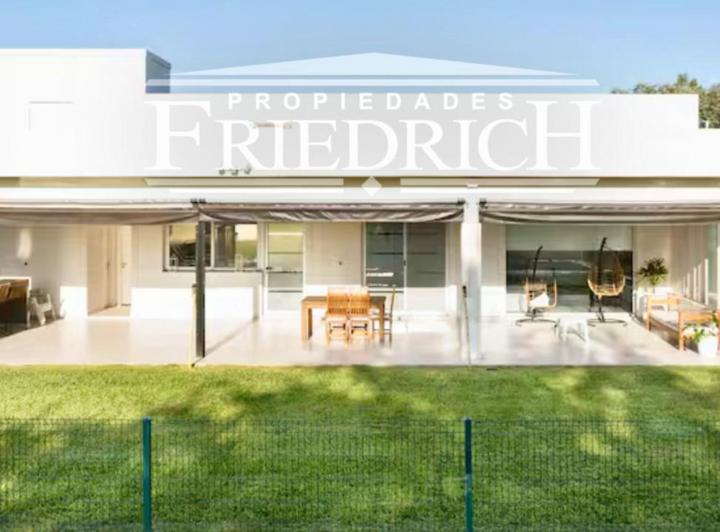 Casa · 370m² · 5 Ambientes · 5 Cocheras