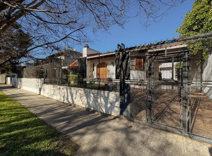 Casa · 280m² · 4 Ambientes · 2 Cocheras