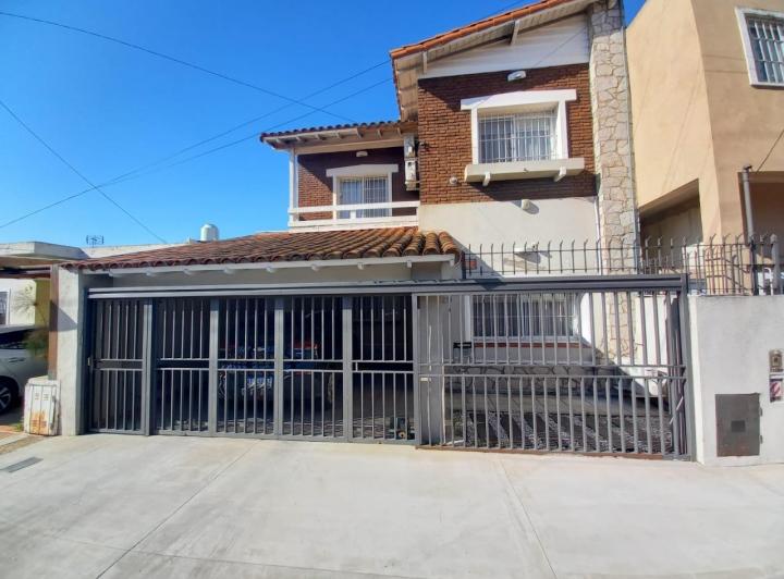 Casa · 180m² · 4 Ambientes · 1 Cochera
