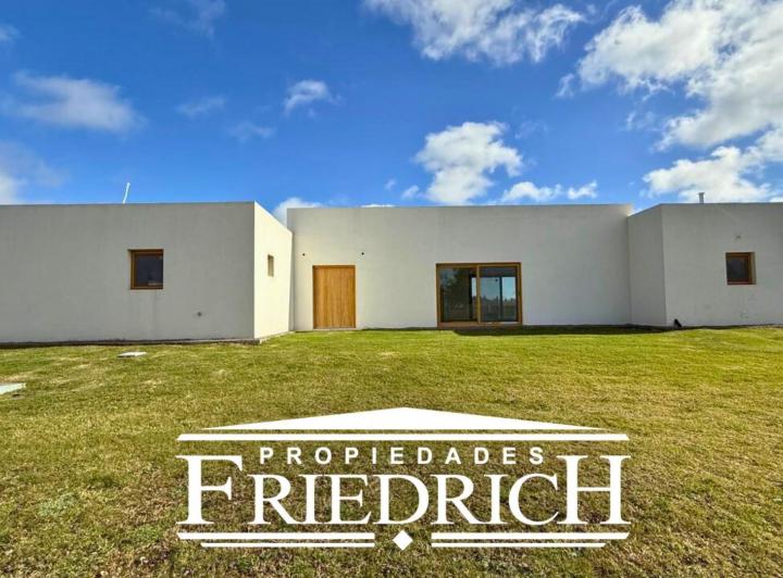 Casa · 195m² · 4 Ambientes · 1 Cochera