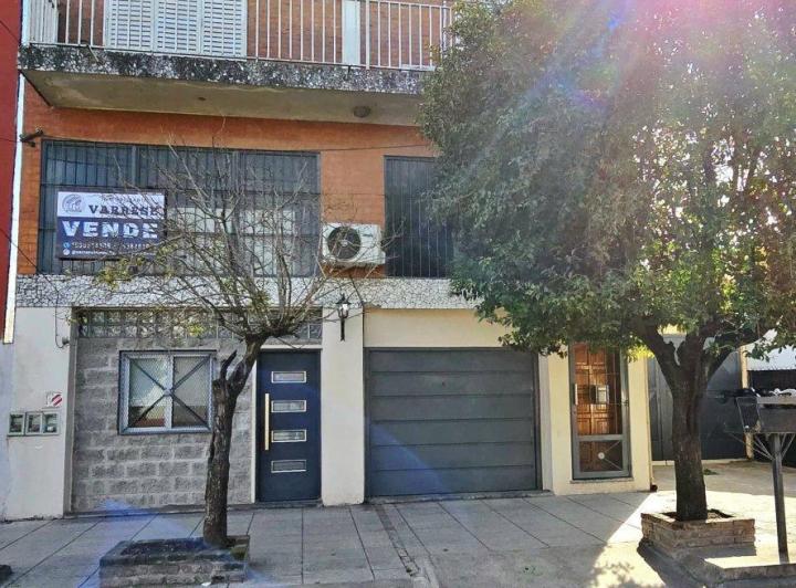 Casa · 380m² · 12 Ambientes · 3 Cocheras