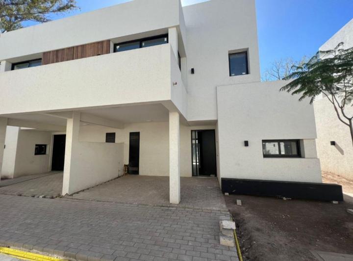 Casa · 95m² · 4 Ambientes · 1 Cochera