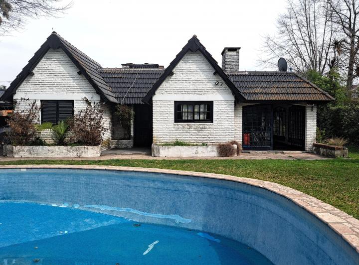 Casa · 90m² · 5 Ambientes · 3 Cocheras