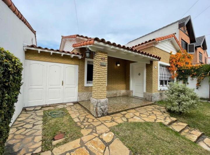 Casa · 143m² · 3 Ambientes · 1 Cochera