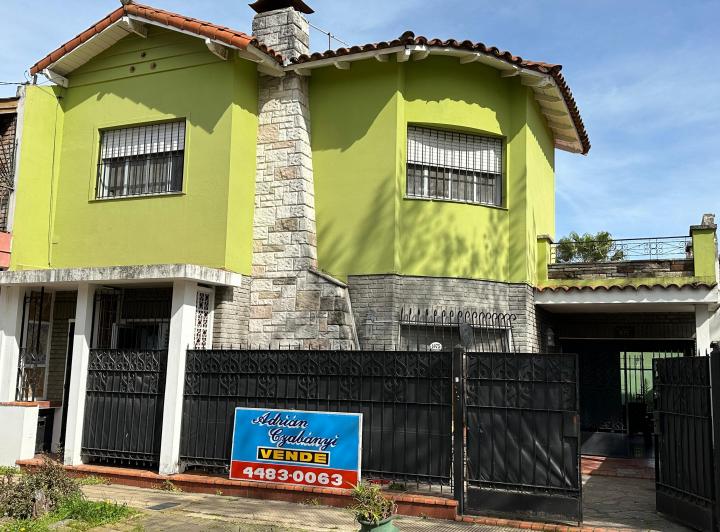 Casa · 184m² · 4 Ambientes · 2 Cocheras