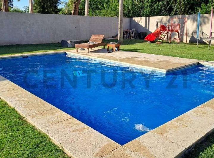 Casa · 90m² · 3 Ambientes · 10 Cocheras