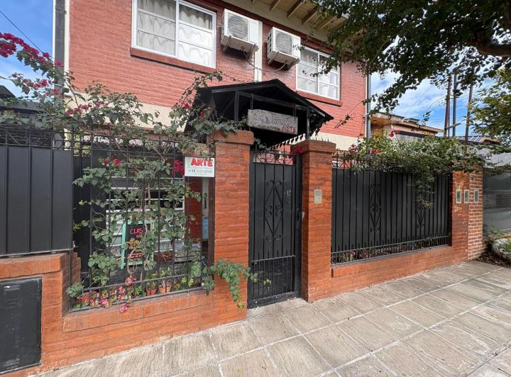 Casa · 190m² · 5 Ambientes · 2 Cocheras