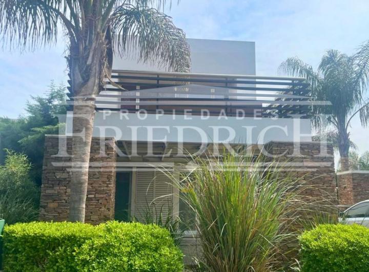 Casa · 300m² · 4 Ambientes · 5 Cocheras