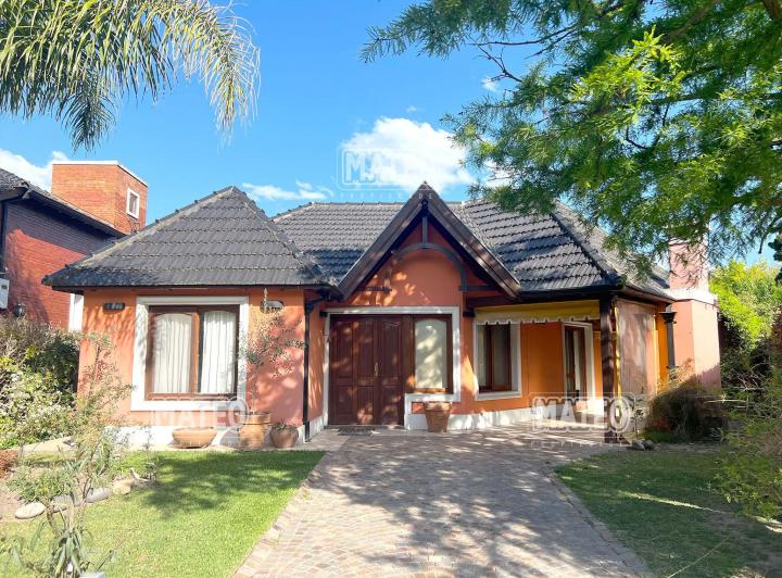 Casa · 1m² · 5 Ambientes · 1 Cochera