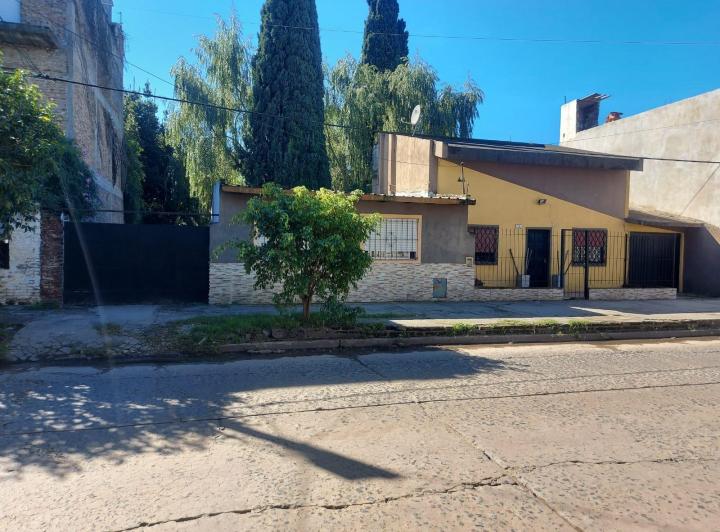 Casa · 130m² · 5 Ambientes · 2 Cocheras