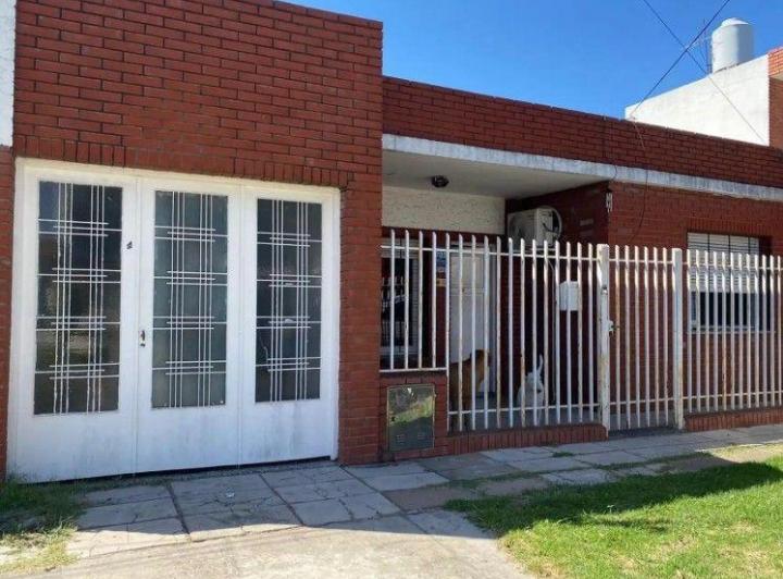 Casa · 146m² · 3 Ambientes · 1 Cochera