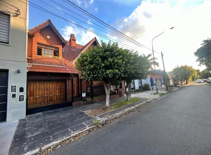 Casa · 150m² · 4 Ambientes · 2 Cocheras
