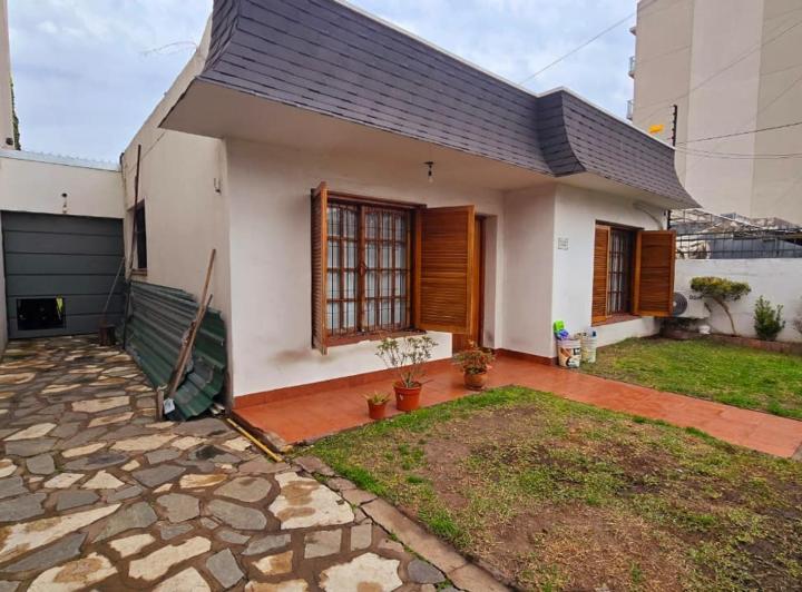 Casa · 130m² · 3 Ambientes · 1 Cochera
