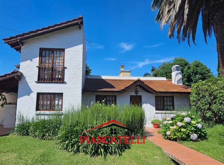 Casa · 150m² · 4 Ambientes · 1 Cochera