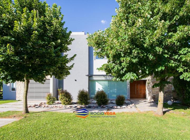 Casa · 265m² · 6 Ambientes · 5 Cocheras
