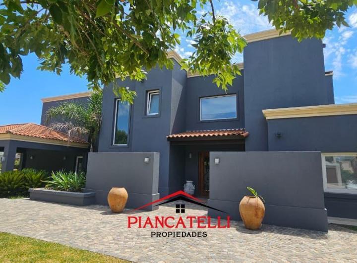 Casa · 350m² · 6 Ambientes · 2 Cocheras