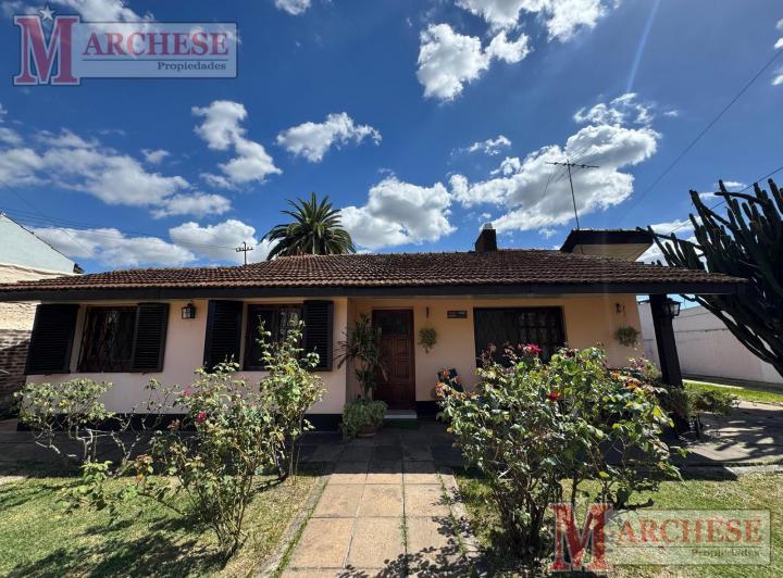 Casa · 140m² · 3 Ambientes · 6 Cocheras