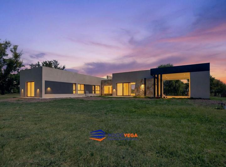 Casa · 153m² · 4 Ambientes · 3 Cocheras