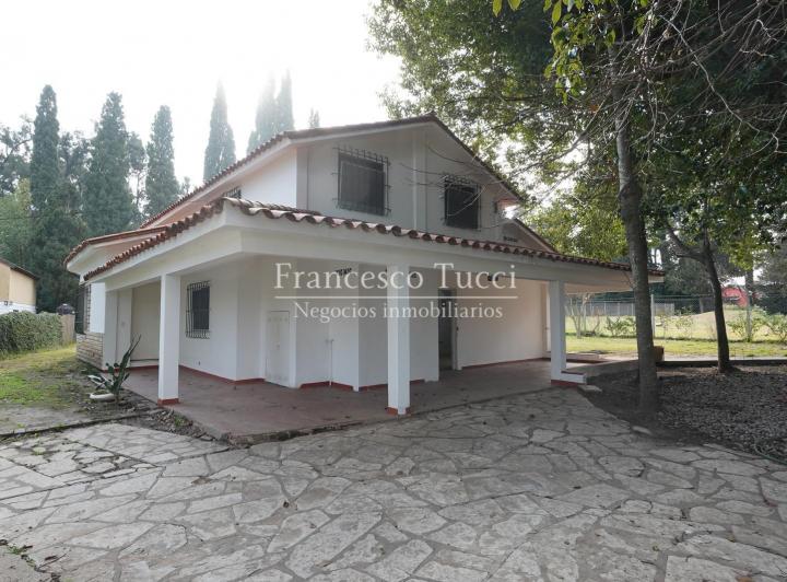 Casa · 150m² · 4 Ambientes · 3 Cocheras