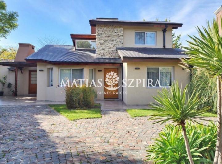 Casa · 148m² · 4 Ambientes · 1 Cochera