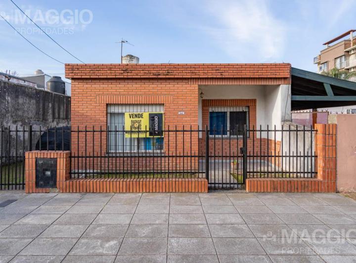 Casa · 80m² · 3 Ambientes · 2 Cocheras