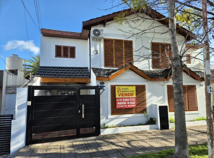 Casa · 95m² · 4 Ambientes · 1 Cochera