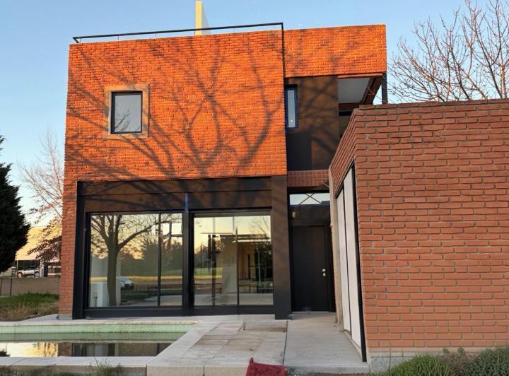 Casa · 180m² · 4 Ambientes