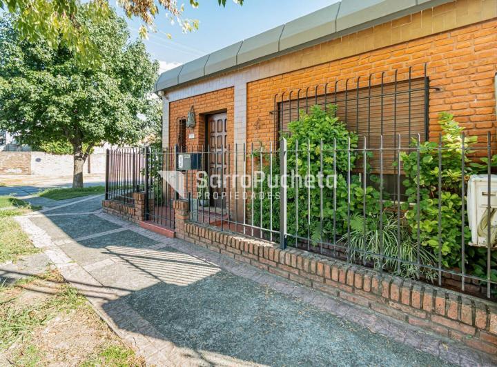 Casa · 80m² · 4 Ambientes · 3 Cocheras