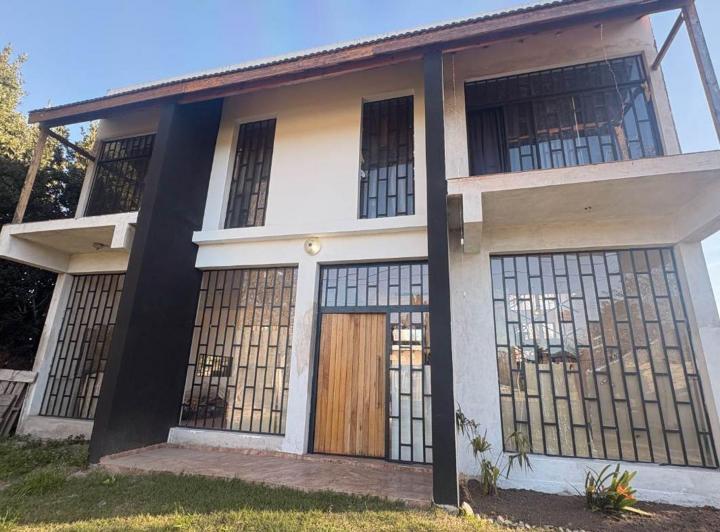 Casa · 160m² · 4 Ambientes · 3 Cocheras